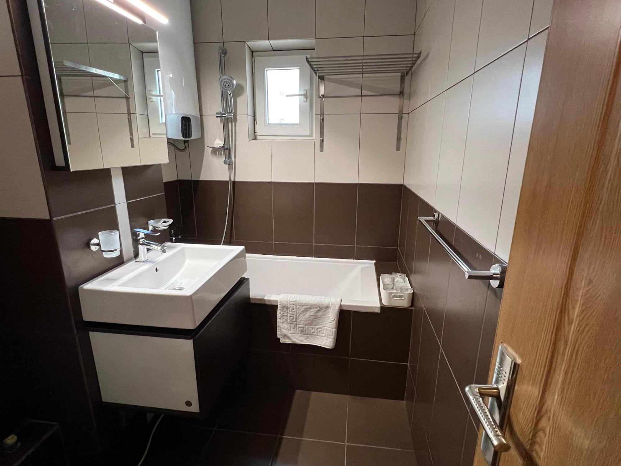 Miva Apartments Mangalya Dış mekan fotoğraf